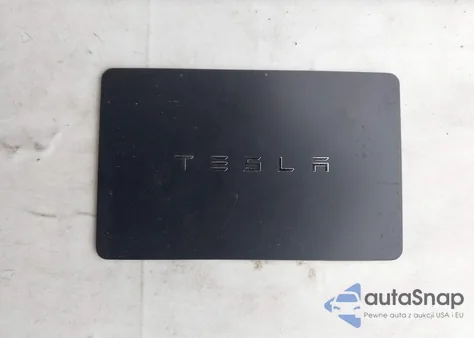 2020 Tesla Model Y Long Range Dual Motor All-Wheel Drive z USA, uszkodzony, nr VIN 5YJYGDEE0LF013735